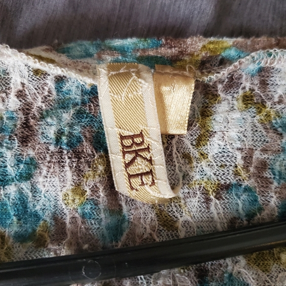 BKE pretty lace long sleeve floral top size s/m - Picture 2 of 4